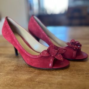 Ann Taylor suede peep-toe pumps, size 8